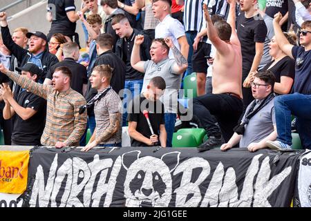 St Mirren Fans - Linfield vs St Mirren, Samstag, 2.. Juli 2022, Windsor Park, Belfast Stockfoto