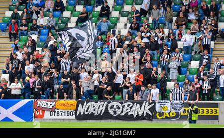 St Mirren Fans - Linfield vs St Mirren, Samstag, 2.. Juli 2022, Windsor Park, Belfast Stockfoto