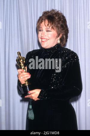 Kathy Bates bei der Verleihung der Academy Awards 63. am 25. März 1991 im Shrine Auditorium in Los Angeles Quelle: Ralph Dominguez/MediaPunch Stockfoto