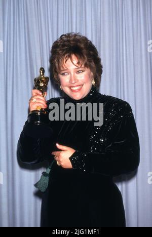 Kathy Bates bei der Verleihung der Academy Awards 63. am 25. März 1991 im Shrine Auditorium in Los Angeles Quelle: Ralph Dominguez/MediaPunch Stockfoto