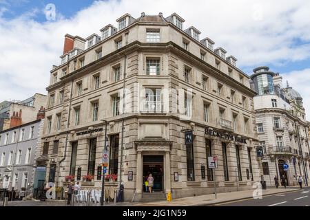 Das öffentliche Haus der Beckett's Bank des Wetherspoon befindet sich im Bankenviertel der Stadt aus dem 19.. Jahrhundert, im Stadtzentrum von Leeds, West Yorkshire, Großbritannien. Stockfoto