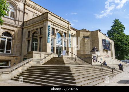 Haupteingang und Treppe zur Leeds Art Gallery, Stadtzentrum von Leeds, West Yorkshire, Großbritannien. Stockfoto