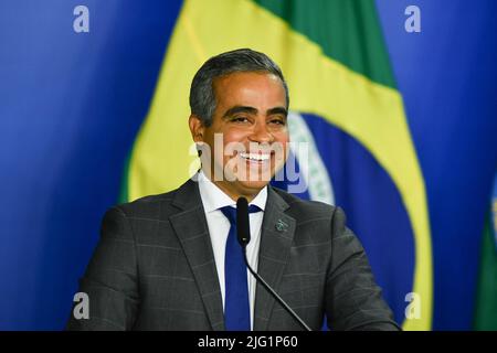 Brasilia, Brasilien. 06.. Juli 2022. Brasília, DF - 06.07.2022: BOLSONARO RECEBE DELEGAÇÃO GYMNASIADE - Foto, Staatsbürgerschaftsminister Ronaldo Bento. An diesem Mittwoch (06) empfängt Präsident Jair Bolsonaro in Palácio do Planalto die Delegation von Studenten, die im Mai/22 an der Gymnasiade 2022 in Frankreich 19. teilgenommen haben. (Foto: Ton Molina/Fotoarena) Quelle: Foto Arena LTDA/Alamy Live News Stockfoto