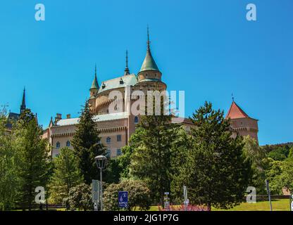 Schöne Burg Bojnice in der Slowakei, Mitteleuropa, UNESCO. Mittelalterliches Architekturdenkmal. Stockfoto