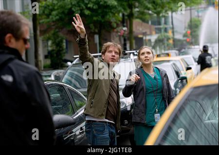 GARETH EDWARDS, ELIZABETH OLSEN, Godzilla, 2014 Stockfoto