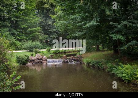 Wasserfall, Fürst-Pückler-Park Bad Muskau, Sachsen, Deutschland Stockfoto