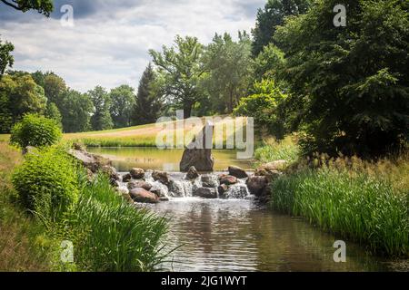 Wasserfall, Fürst-Pückler-Park Bad Muskau, Sachsen, Deutschland Stockfoto