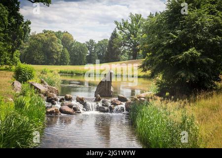 Wasserfall, Fürst-Pückler-Park Bad Muskau, Sachsen, Deutschland Stockfoto