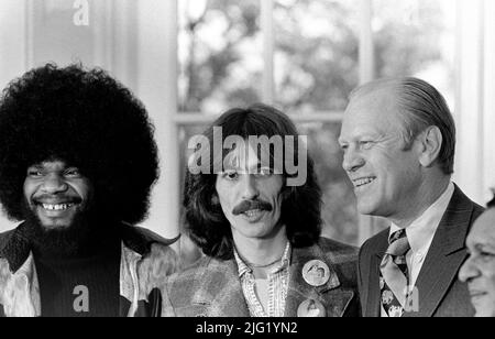 Präsident Ford mit George Harrison und Billy Preston im Oval Office. 13. Dezember 1974 Stockfoto