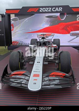 2022 F1 Hybridfahrzeug, E10 Ethanol, synthetisches Benzin 10 % Biokraftstoff Rennfahrzeug, Silverstone Circuit, Towcester, England, Großbritannien, NN12 8TL Stockfoto