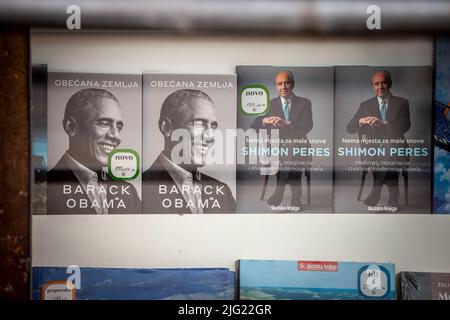 Bild der Buchumschläge von barack Obama ein gelobtes Land, ein Buch über seine Memoiren und Shimon peres kein Platz für kleine Träume, die Autobiographie von Stockfoto