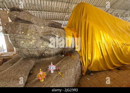 Wat Dharmacakra Semaram (Phra Non Sema), der älteste liegende Buddha thailands, Nakhon Ratchasima (Korat), Isan (Isaan), Thailand, Südostasien, Asien Stockfoto