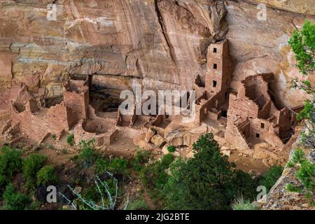 Eine der vielen Klippenwohnungen im Mesa Verde National Park Stockfoto