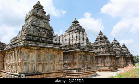 Fünf Schreine des Panchalingeshwara-Tempels, Govindanahalli, Mandya-Bezirk, Karnataka, Indien. Govindanahalli, Mandya District, Karnataka, Indien. Pancha Stockfoto