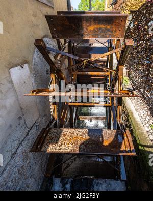 Detail einer der vielen alten Wassermühlen in Borghetto sul Mincio, Venetien, Italien Stockfoto