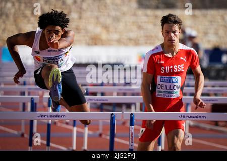 Die Belgierin Dai Keita wurde während des Hürdenlaufs 110m beim Zehnkampf der Männer, am dritten Tag der Leichtathletik-Europameisterschaften U18, Dienstag, den 05. Juli 2022 in Jerusalem, Israel, in Aktion gezeigt. BELGA FOTO COEN SCHILDERMAN Stockfoto