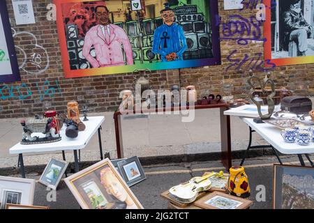 London - Juni 2022: Golborne Road, eine hohe Straße im Westen Londons, abseits der Portobello Road Stockfoto