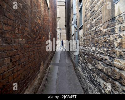 Die historische Stadt Oxford hat viele berühmte Sehenswürdigkeiten, Wahrzeichen und Universitäten zu sehen. Aber genauso interessant sind seine Hinterstraßen, Gassen und Stockfoto