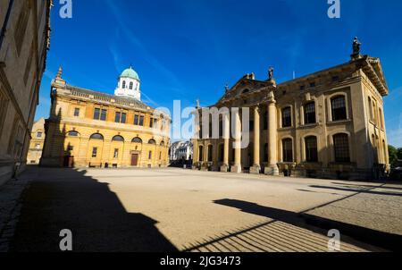 Drei berühmte klassische Gebäude im Herzen von Oxford - das Sheldonian Theatre, die Bodleian Library und das Clarendon Building - können hier besichtigt werden. T Stockfoto