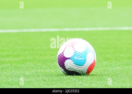 Manchester, Großbritannien. 06.. Juli 2022. Manchester, England, Juli 6. 2022: Offizieller Euro-Matchball während des UEFA-Fußballspiels der Damen zwischen 2022 England und Österreich im Old Trafford in Manchester, England. (Daniela Porcelli /SPP) Quelle: SPP Sport Press Foto. /Alamy Live News Stockfoto