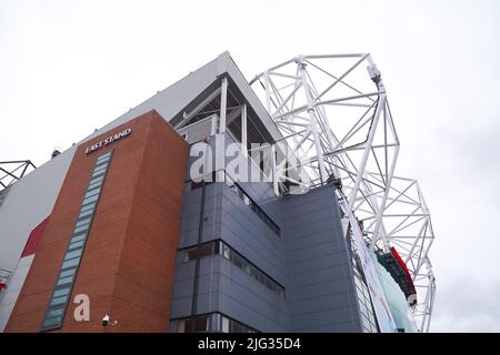 Manchester, Großbritannien. 06.. Juli 2022. Manchester, England, Juli 6. 2022: Gesamtansicht außerhalb von Old Trafford vor dem UEFA Womens Euro 2022 Fußballspiel zwischen England und Österreich im Old Trafford in Manchester, England. (Daniela Porcelli /SPP) Quelle: SPP Sport Press Foto. /Alamy Live News Stockfoto