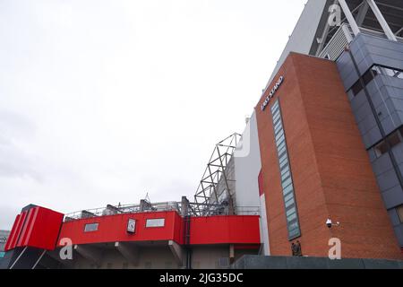 Manchester, Großbritannien. 06.. Juli 2022. Manchester, England, Juli 6. 2022: Gesamtansicht außerhalb von Old Trafford vor dem UEFA Womens Euro 2022 Fußballspiel zwischen England und Österreich im Old Trafford in Manchester, England. (Daniela Porcelli /SPP) Quelle: SPP Sport Press Foto. /Alamy Live News Stockfoto