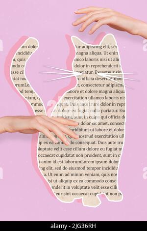 Vertikale Collage Bild von zwei menschlichen Händen erreichen Katze Form Textbuch isoliert auf kreativen rosa Hintergrund Stockfoto