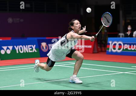 Kuala Lumpur, Malaysia. 7.. Juli 2022. Die Thailänderin Pornpawee Chochuwong tritt beim Malaysia Masters 2022 in Kuala Lumpur, Malaysia, am 7. Juli 2022, im Einzel-Match der Frauen im Jahr 16 gegen die Chinesin Chen Yufei an. Quelle: Chong Voon Chung/Xinhua/Alamy Live News Stockfoto