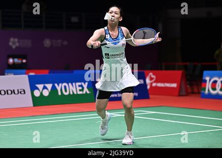 Kuala Lumpur, Malaysia. 7.. Juli 2022. Die Thailänderin Pornpawee Chochuwong tritt beim Malaysia Masters 2022 in Kuala Lumpur, Malaysia, am 7. Juli 2022, im Einzel-Match der Frauen im Jahr 16 gegen die Chinesin Chen Yufei an. Quelle: Chong Voon Chung/Xinhua/Alamy Live News Stockfoto