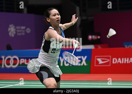 Kuala Lumpur, Malaysia. 7.. Juli 2022. Die Thailänderin Pornpawee Chochuwong tritt beim Malaysia Masters 2022 in Kuala Lumpur, Malaysia, am 7. Juli 2022, im Einzel-Match der Frauen im Jahr 16 gegen die Chinesin Chen Yufei an. Quelle: Chong Voon Chung/Xinhua/Alamy Live News Stockfoto