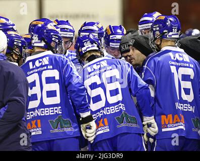 Bandy-Spiel zwischen IFK Motala gegen IK Tellus, XL Bygg Arena, Motala, Schweden. Im Bild: IFK Motalas Trainer Mattias Sjöholm. Stockfoto