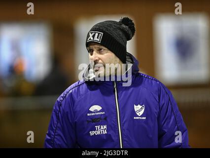 Bandy-Spiel zwischen IFK Motala gegen IK Tellus, XL Bygg Arena, Motala, Schweden. Im Bild: IFK Motalas Trainer Mattias Sjöholm. Stockfoto