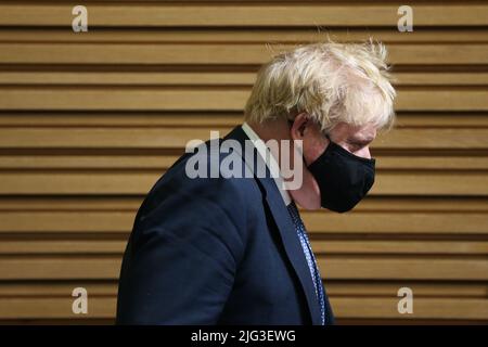 (220707) -- LONDON, 7. Juli 2022 (Xinhua) -- das am 10. Februar 2022 aufgenommene Aktenfoto zeigt den britischen Premierminister Boris Johnson am NATO-Hauptquartier in Brüssel, Belgien. Boris Johnson trat in einer Erklärung an das Land am Donnerstag als britischer Premierminister und Vorsitzender der Konservativen Partei zurück. Er sagte, er werde weiterhin als Premierminister dienen, bis ein neuer Tory-Führer gewählt wird. (Xinhua/Zheng Huansong) Stockfoto