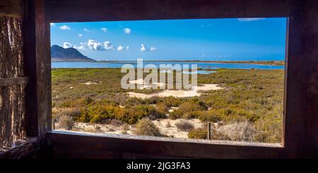 Ornithologischer Aussichtspunkt Las Salinas, Salinas de Cabo de Gata, Feuchtgebiet Ramsar, Naturpark Cabo de Gata-Níjar, UNESCO-Biosphärenreservat, Hot des Stockfoto