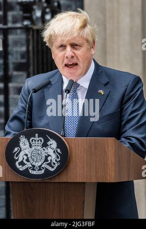 London, Großbritannien. 7.. Juli 2022. Premierminister Boris Johnson tritt vor der Downing Street Nr. 10 zurück. Kredit: Guy Bell/Alamy Live Nachrichten Stockfoto