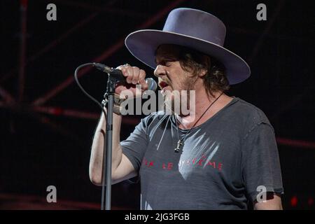 (7/4/2022) Zucchero 'Sugar' Fornaciari spielte auf der Bühne des Estestate Festivals 2022 im Carrarese Castle in Este (PD) (Foto: Mimmo Lamacchia / Pacific Press/Sipa USA) Stockfoto