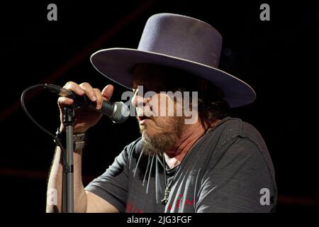 (7/4/2022) Zucchero 'Sugar' Fornaciari spielte auf der Bühne des Estestate Festivals 2022 im Carrarese Castle in Este (PD) (Foto: Mimmo Lamacchia / Pacific Press/Sipa USA) Stockfoto