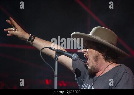 (7/4/2022) Zucchero 'Sugar' Fornaciari spielte auf der Bühne des Estestate Festivals 2022 im Carrarese Castle in Este (PD) (Foto: Mimmo Lamacchia / Pacific Press/Sipa USA) Stockfoto