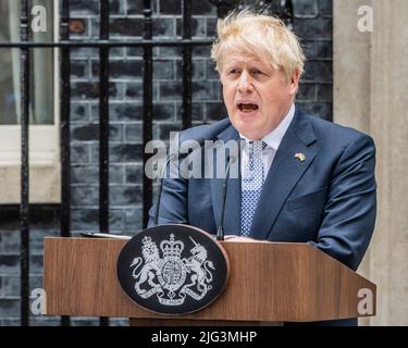 London, Großbritannien. 7.. Juli 2022. Premierminister Boris Johnson verlässt die Downing Street Nr. 10 und leitet die Fragestunde des Premierministers des Parlaments. Kredit: Guy Bell/Alamy Live Nachrichten Stockfoto