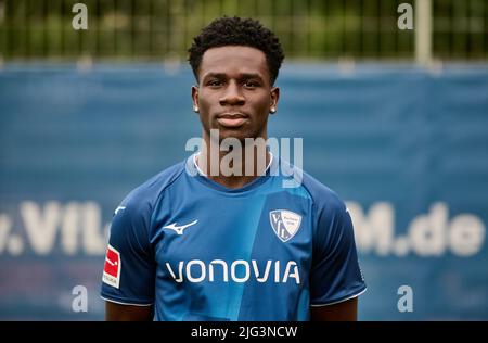 07. Juli 2022, Nordrhein-Westfalen, Bochum: Bochums Jordi Osei-Tutu bei der Fotosession für die Saison 2022/23. Foto: Bernd Thissen/dpa Stockfoto