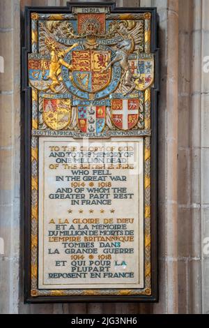 WWI-Denkmal. Die Kathedrale des Heiligen Kreuzes (Sainte-Croix) von Orleans in der Region Centre-Val de Loire in Frankreich. Es wurde ursprünglich aus dem Jahr 1278 gebaut Stockfoto