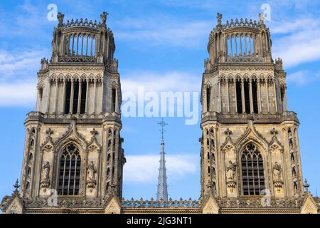 Die Kathedrale des Heiligen Kreuzes (Sainte-Croix) von Orleans in der Region Centre-Val de Loire in Frankreich. Es wurde ursprünglich von 1278 bis 1329 gebaut. Der Stockfoto