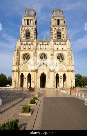 Die Kathedrale des Heiligen Kreuzes (Sainte-Croix) von Orleans in der Region Centre-Val de Loire in Frankreich. Es wurde ursprünglich von 1278 bis 1329 gebaut. Der Stockfoto