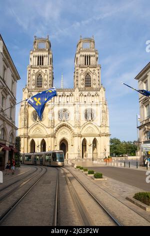 Die Kathedrale des Heiligen Kreuzes (Sainte-Croix) von Orleans in der Region Centre-Val de Loire in Frankreich. Es wurde ursprünglich von 1278 bis 1329 gebaut. Der Stockfoto