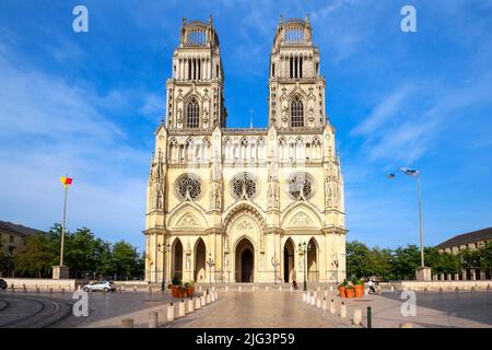 Die Kathedrale des Heiligen Kreuzes (Sainte-Croix) von Orleans in der Region Centre-Val de Loire in Frankreich. Es wurde ursprünglich von 1278 bis 1329 gebaut. Der Stockfoto