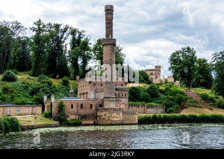 Brandenburg, Potsdam, Park Babelsberg. Dampfmaschinenhaus, dampfbetriebenen Motor Pumpe Haus entworfen, wie eine mittelalterliche Burg, seinen Zweck zu verschleiern, Stockfoto