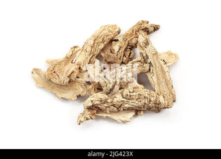 Chinesische Kräutermedizin - Dang GUI Ginseng (Angelica Sinensis) auf weißem Hintergrund