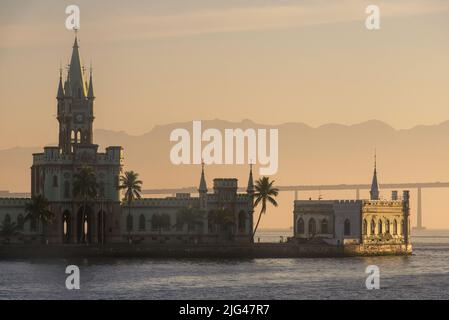 Fiskalinsel mit historischem gotischen Palast, erbaut von Kaiser Pedro II., in Rio de Janeiro, Brasilien Stockfoto