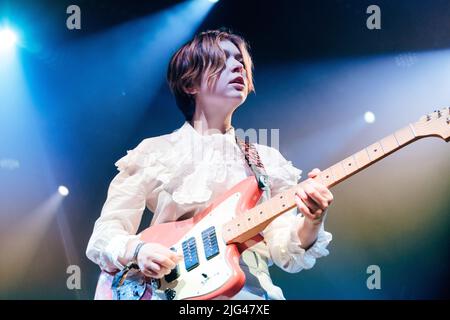 Roskilde, Dänemark. 01., Juli 2022. Die amerikanische Sängerin und Songwriterin Snail Mail spielt ein Live-Konzert während des dänischen Musikfestivals Roskilde Festival 2022 in Roskilde. (Bildnachweis: Gonzales Photo - Maltthe Ivarsson). Stockfoto