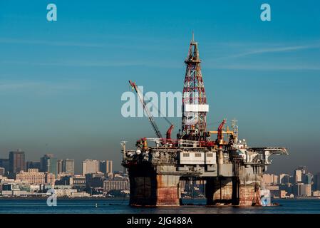 Ölbohranlage in der Guanabara Bay in Rio de Janeiro, Brasilien Stockfoto